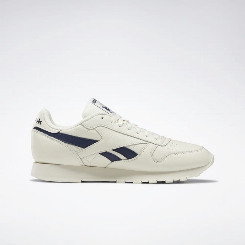 Tenisi Reebok Classic Leather Barbati Albi/Bleumarin Romania UO1923IY